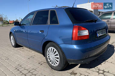 Хэтчбек Audi A3 2001 в 