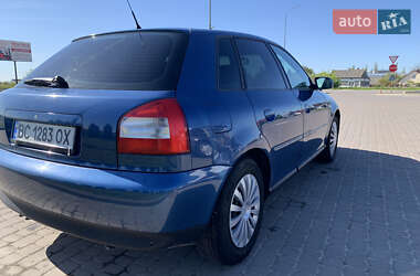 Хэтчбек Audi A3 2001 в 