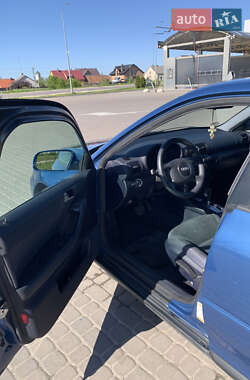 Хэтчбек Audi A3 2001 в 