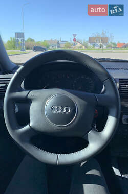 Хэтчбек Audi A3 2001 в 