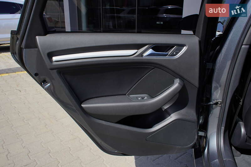 Седан Audi A3 2017 в Житомире