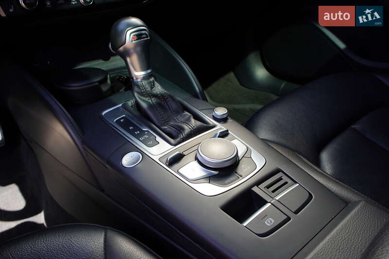 Седан Audi A3 2017 в Житомире