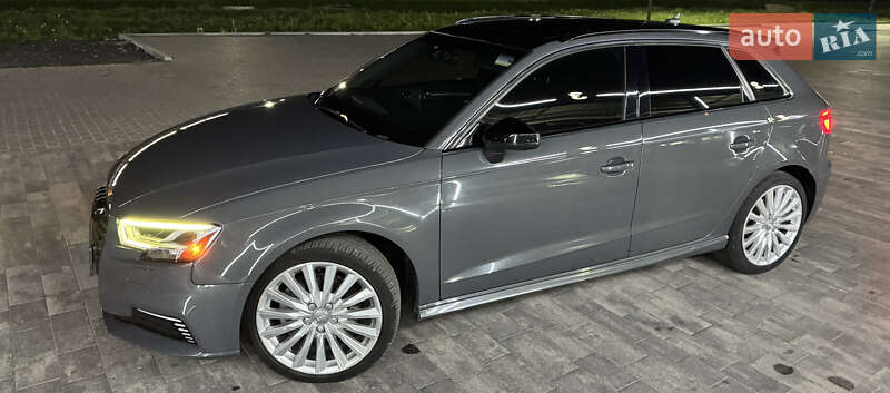 Хэтчбек Audi A3 2017 в Луцке