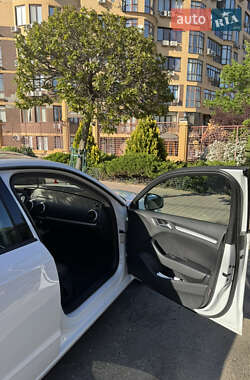 Хэтчбек Audi A3 2015 в 