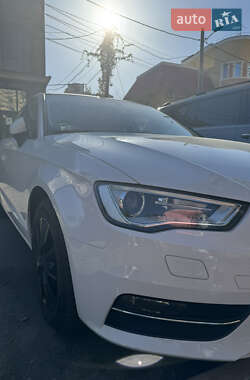 Хэтчбек Audi A3 2015 в 