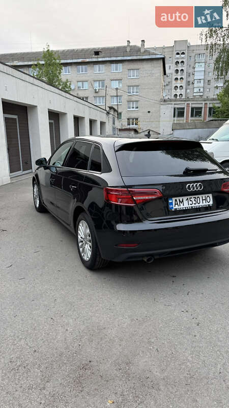 Хэтчбек Audi A3 2018 в Житомире