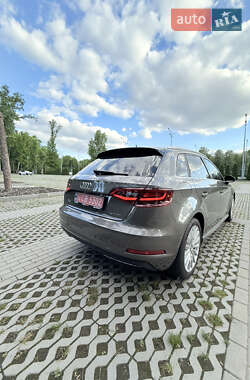 Хэтчбек Audi A3 2016 в 