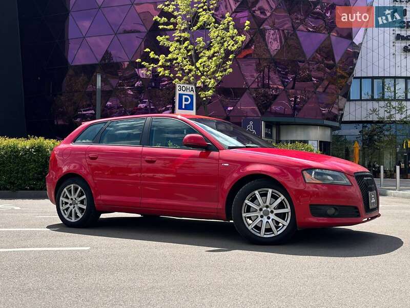 Хэтчбек Audi A3 2010 в 