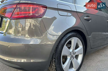 Хэтчбек Audi A3 2014 в 