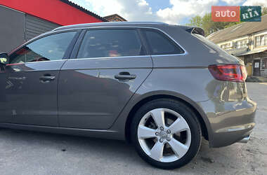 Хэтчбек Audi A3 2014 в 