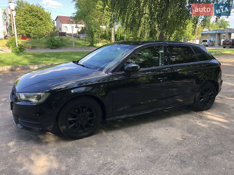 Хэтчбек Audi A3 2014 в 