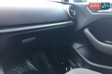 Хэтчбек Audi A3 2014 в 