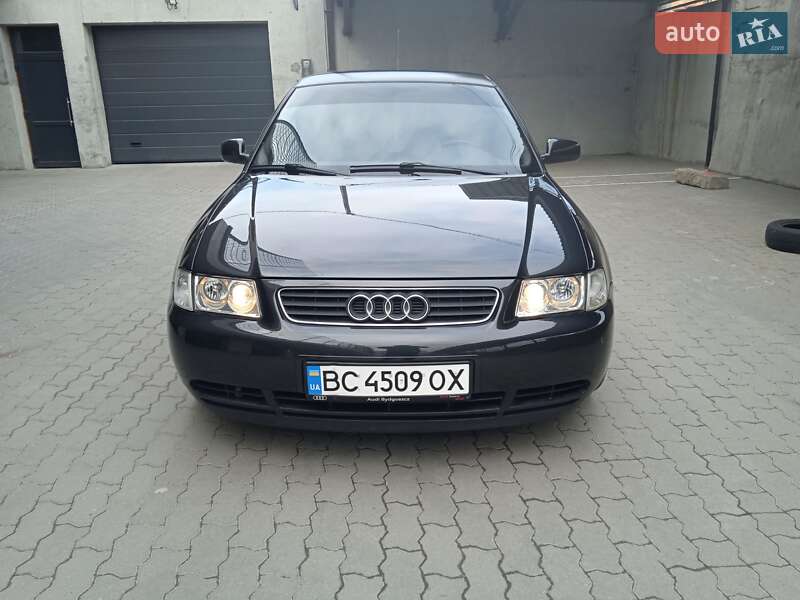 Хетчбек Audi A3 1999 в 