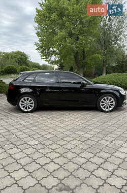 Хэтчбек Audi A3 2015 в 