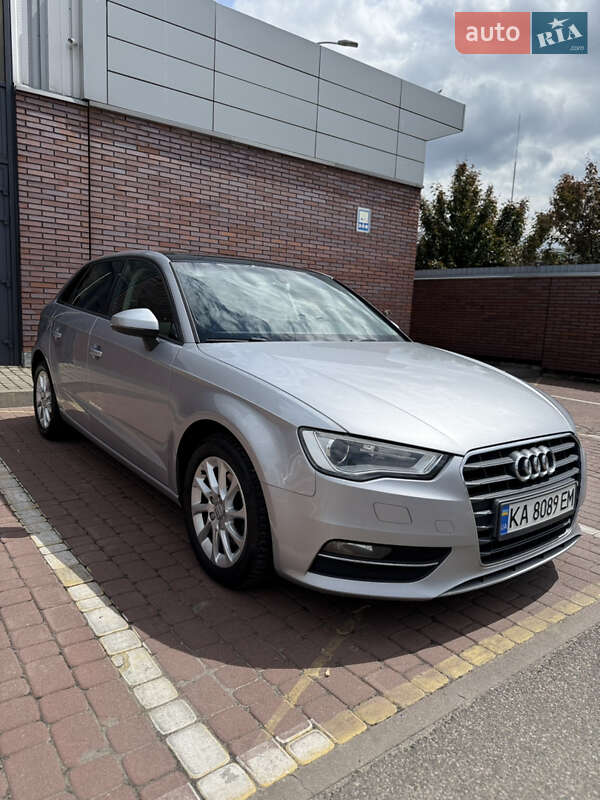 Хетчбек Audi A3 2015 в 