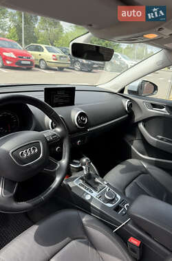 Хетчбек Audi A3 2015 в 