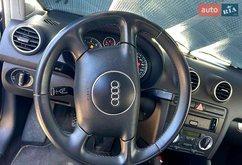 Хэтчбек Audi A3 2005 в 