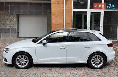 Хэтчбек Audi A3 2016 в 