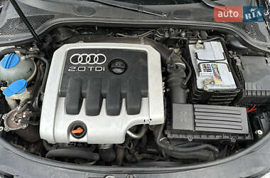 Хетчбек Audi A3 2004 в 