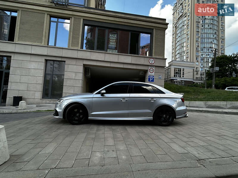 Седан Audi A3 2017 в Киеве