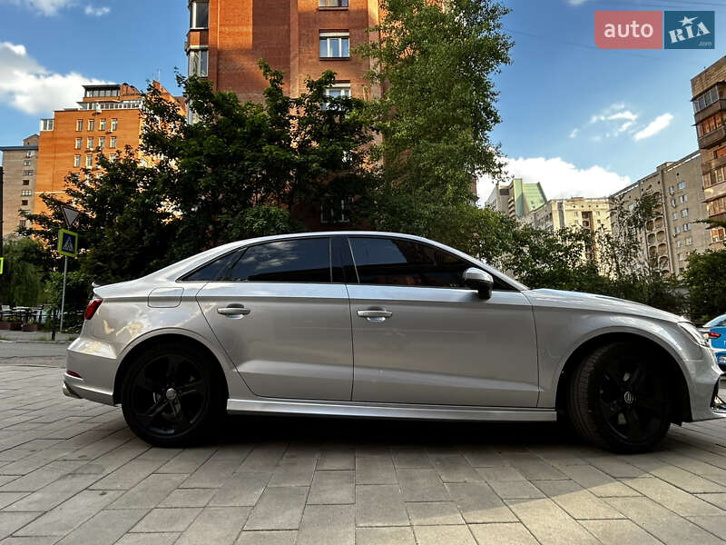 Седан Audi A3 2017 в Киеве
