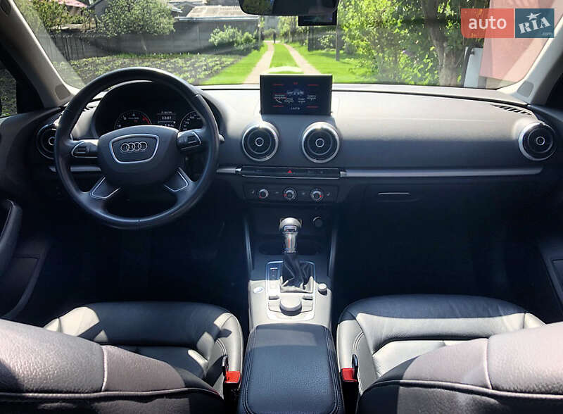 Седан Audi A3 2015 в Львове