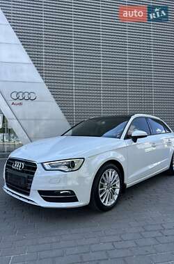 Хэтчбек Audi A3 2016 в Киеве