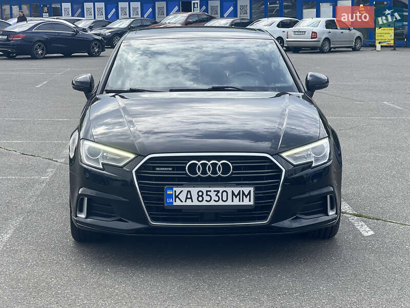 Седан Audi A3 2017 в Киеве