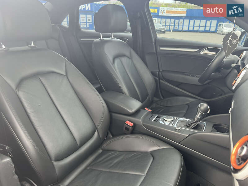 Седан Audi A3 2017 в Киеве