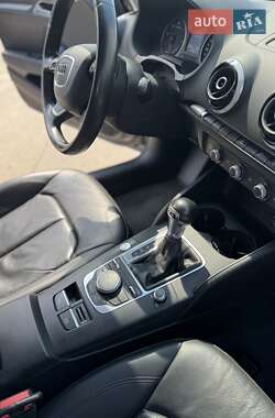 Хетчбек Audi A3 2015 в 
