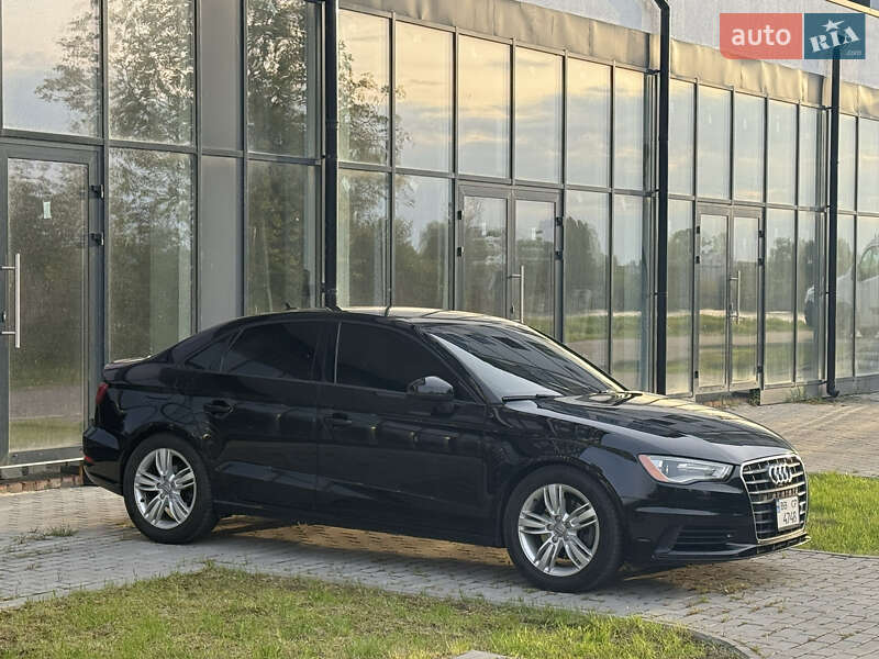 Седан Audi A3 2015 в Рівному