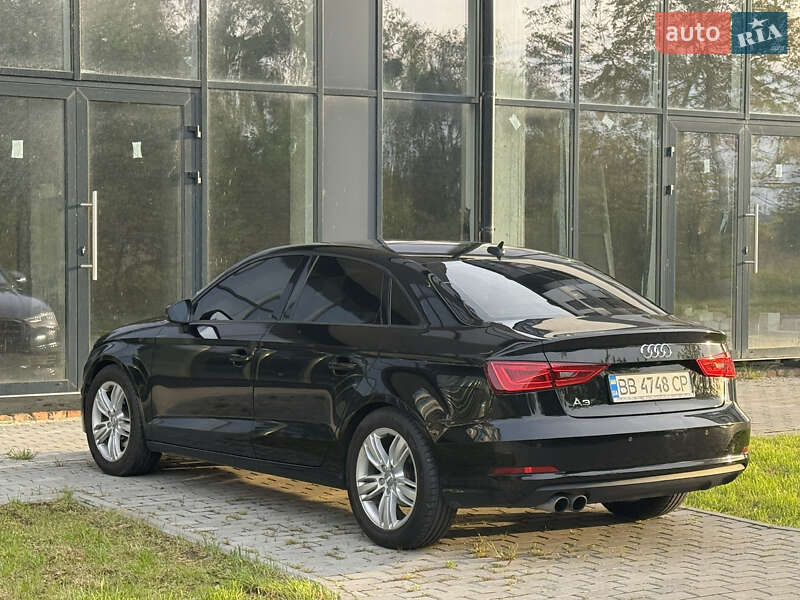 Седан Audi A3 2015 в Рівному