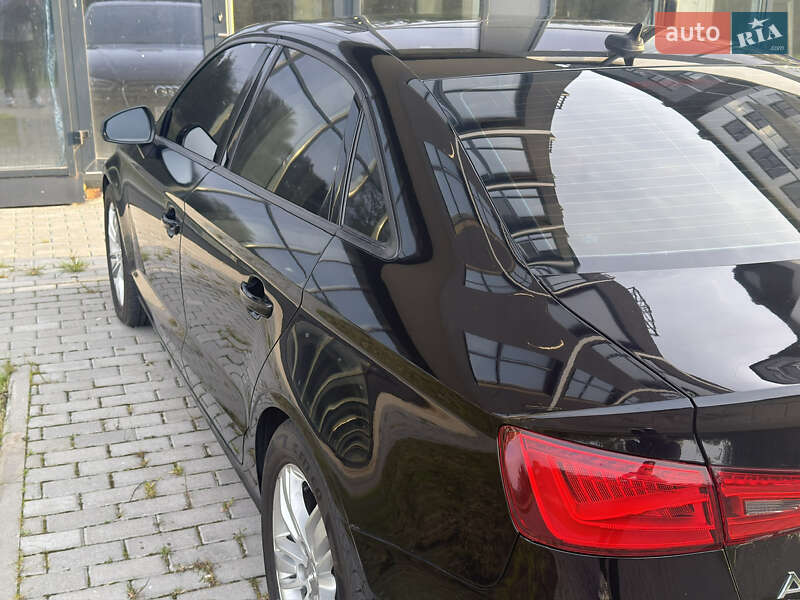 Седан Audi A3 2015 в Рівному