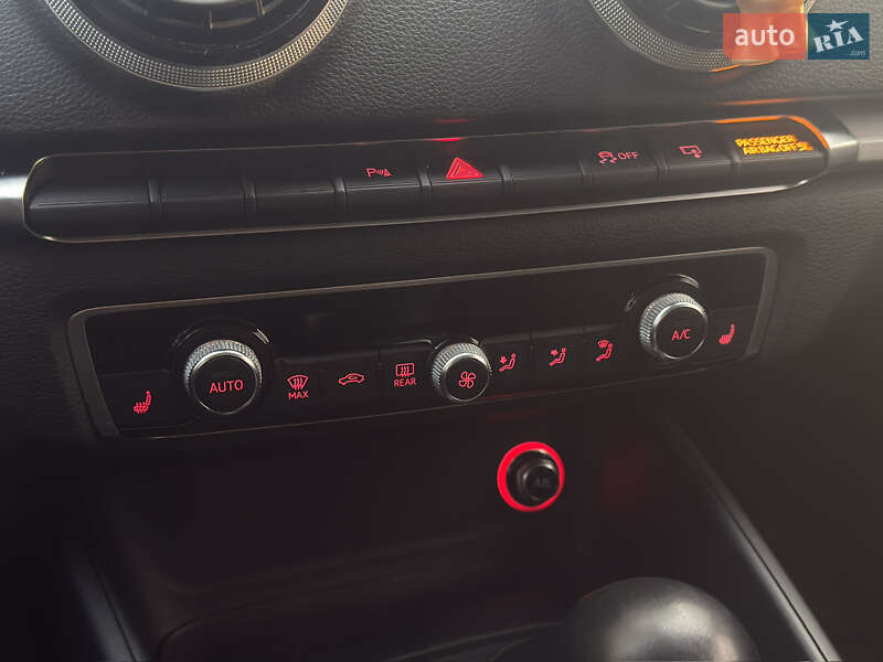 Седан Audi A3 2015 в Рівному