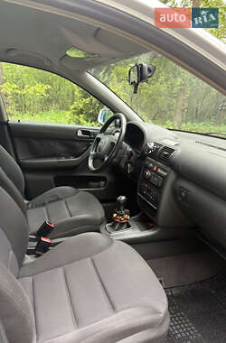 Хэтчбек Audi A3 2001 в 