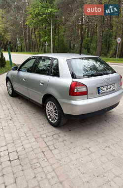 Хэтчбек Audi A3 2001 в 