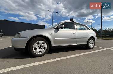 Хэтчбек Audi A3 2001 в 