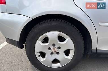 Хэтчбек Audi A3 2001 в 