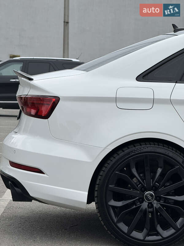 Седан Audi A3 2017 в Ивано-Франковске