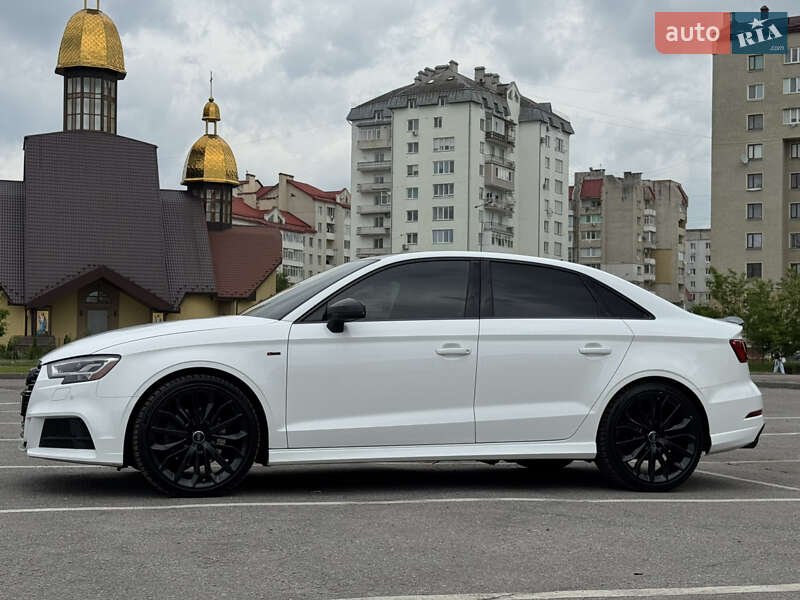 Седан Audi A3 2017 в Ивано-Франковске