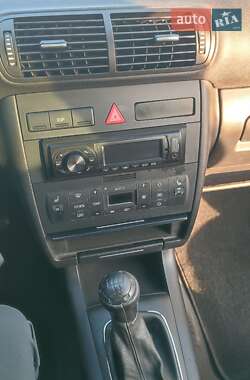 Хэтчбек Audi A3 2003 в 