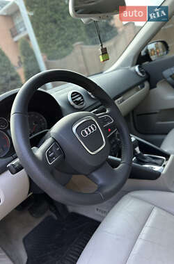 Хэтчбек Audi A3 2011 в 