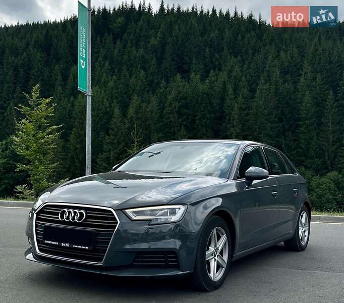Хэтчбек Audi A3 2019 в Львове