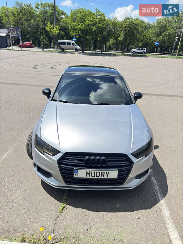 Седан Audi A3 2018 в Николаеве