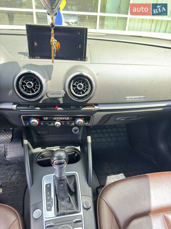 Седан Audi A3 2018 в Николаеве