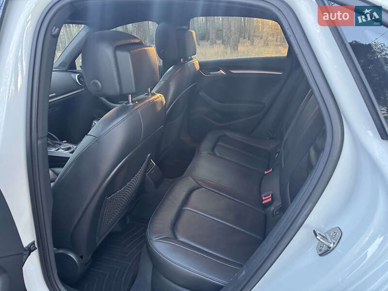 Седан Audi A3 2015 в Киеве