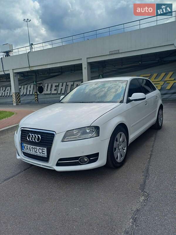 Хэтчбек Audi A3 2013 в 