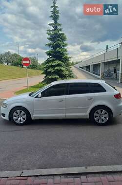 Хэтчбек Audi A3 2013 в 