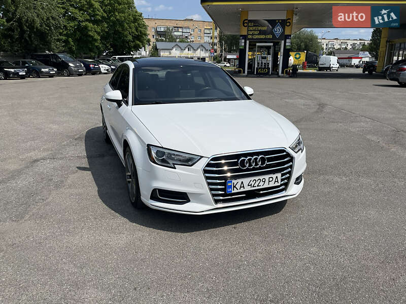 Седан Audi A3 2016 в Киеве