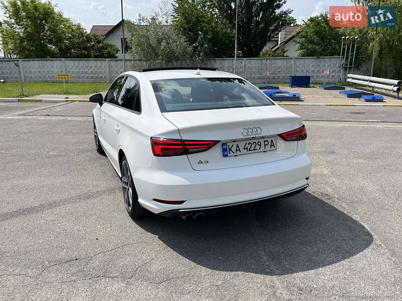 Седан Audi A3 2016 в Киеве
